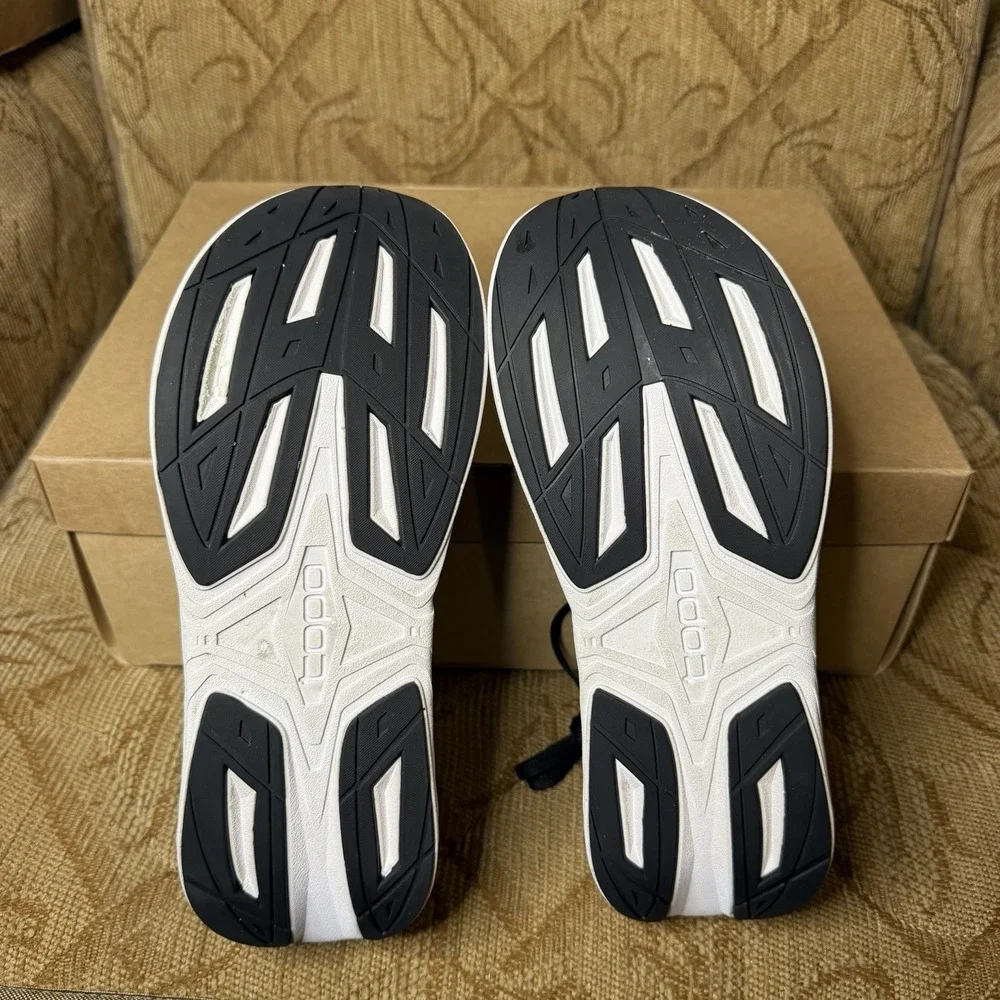 Topo Athletic Phantom 4 Black White Women's Size 7.5 Road Running Shoes